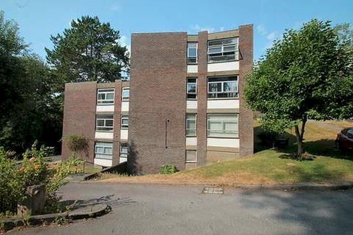 2 Bedroom Flat To Rent In Court Bushes Road, Whyteleafe, CR3