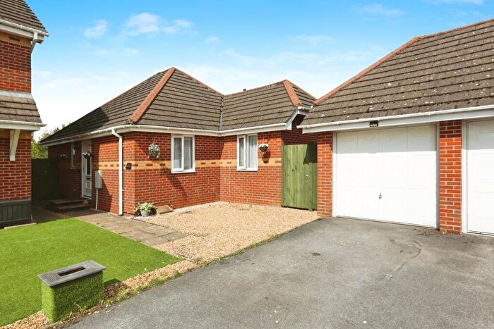 3 Bedroom Bungalow For Sale In Kersley Gardens, Southampton, Hampshire, SO19
