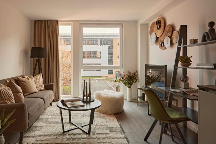 2 Bedroom Flat To Rent In Dumballs Road, Cardiff(City), CF10