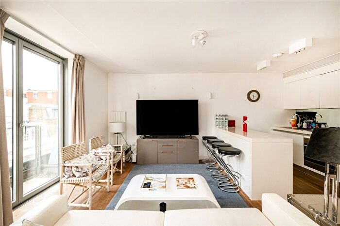 2 Bedroom Flat For Sale In Picton Place, Marylebone, London, W1U