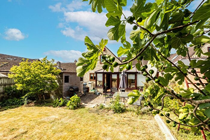 4 Bedroom Chalet For Sale In Shilton Road, Carterton, OX18