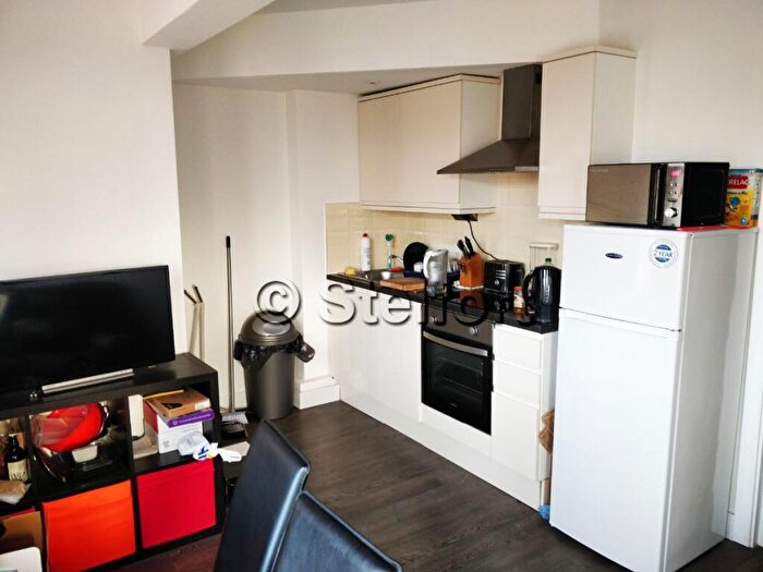 2 Bedroom Apartment To Rent In Mottingham Road, London, SE9