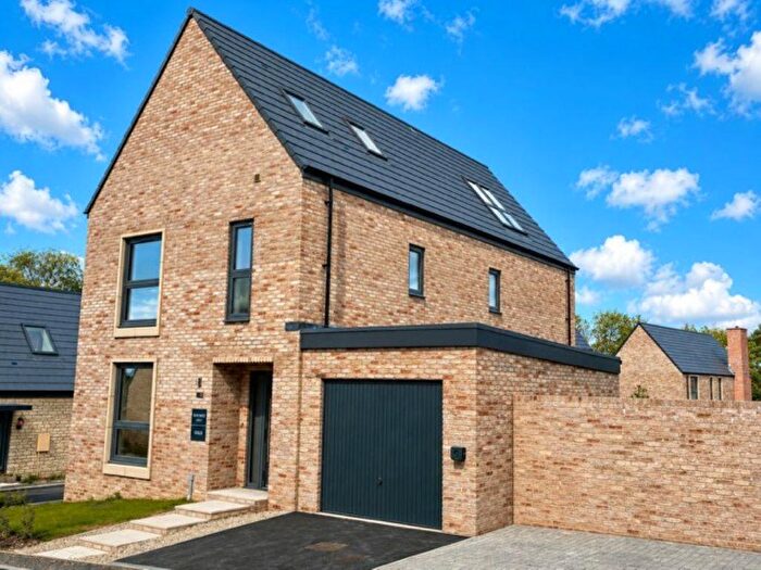 4 Bedroom Detached House For Sale In Blunsdon Hill, Blunsdon, Swindon, SN26