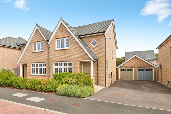 3 Bedroom Semi-Detached House For Sale In Greensand Avenue, Barrington, Cambridge, CB22