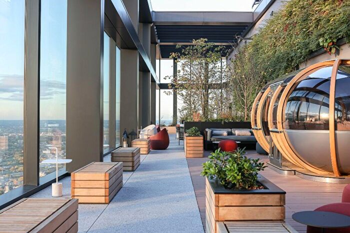 2 Bedroom Apartment To Rent In Landmark Pinnacle, Marsh Wall, London, E14