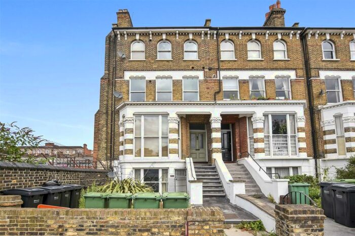 2 Bedroom Flat To Rent In Caversham Road, Kentish Town, London, NW5