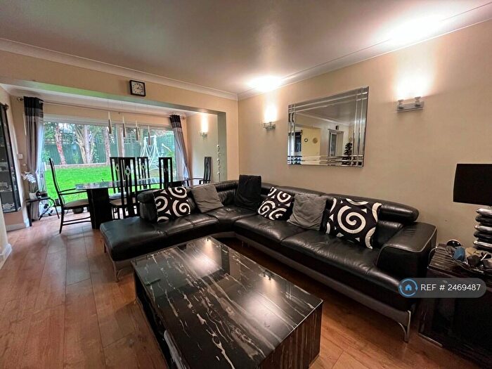 3 Bedroom Detached House To Rent In Princes Avenue, Carshalton, SM5