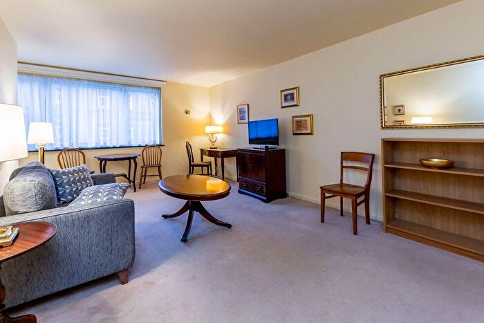 Flat To Rent In Cumberland Terrace Mews, Regents Park, NW1