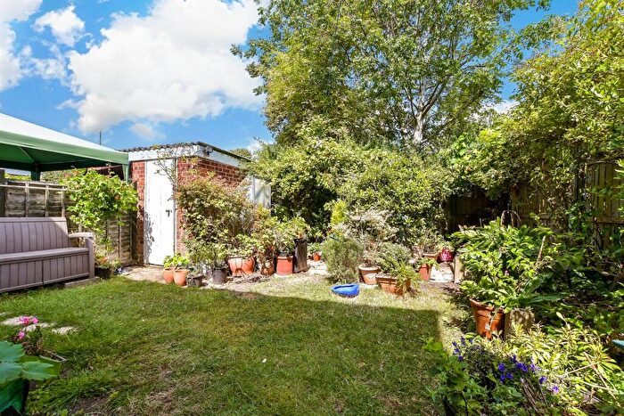 3 Bedroom End Of Terrace House For Sale In Elmhurst Drive, Hornchurch, Essex, RM11