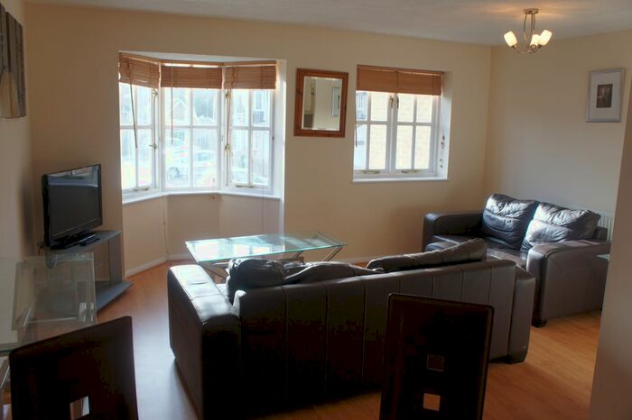 2 Bedroom Flat To Rent In Goddard Close, Maidenbower, Crawley, RH10