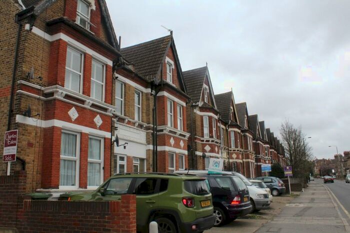 1 Bedroom Ground Flat To Rent In Manor Road, Beckenham, London, BR3