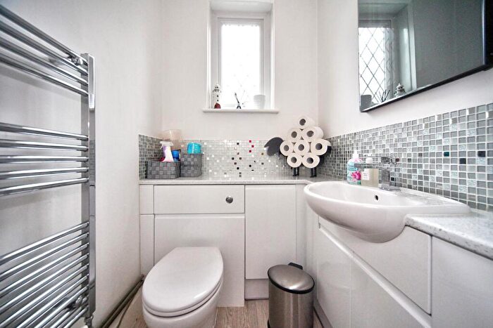 5 Bedroom Detached House For Sale In Ludlow Avenue, Luton, Bedfordshire, LU1