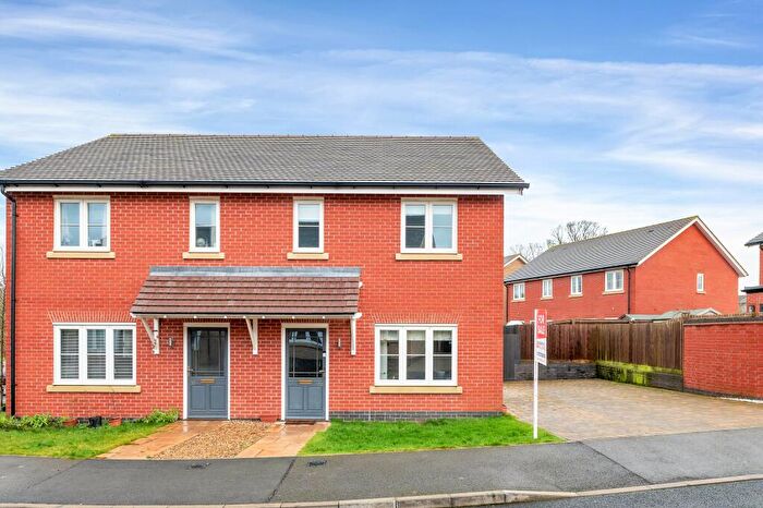 3 Bedroom Semi-Detached House For Sale In Spinney Hill, Oakham, LE15