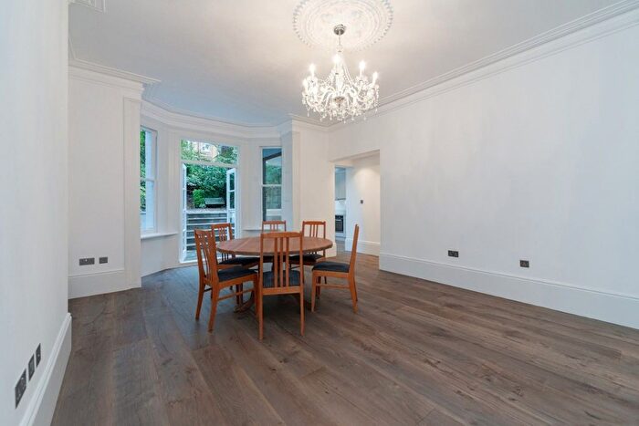 3 Bedroom Flat To Rent In Frognal, Hampstead, NW3