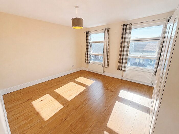 2 Bedroom Flat To Rent In High Road Leyton, London, E15