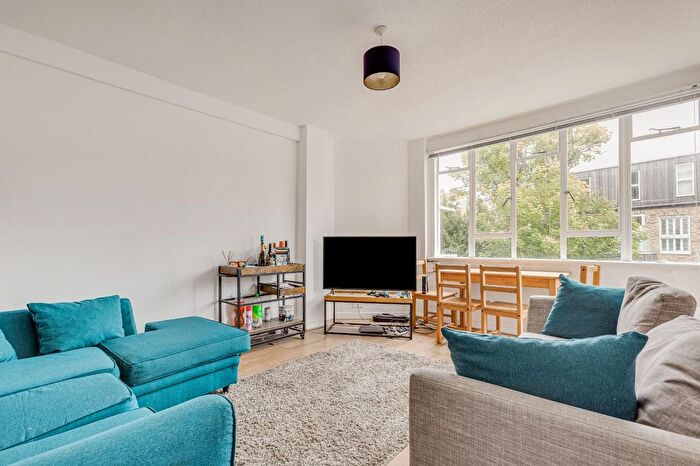 3 Bedroom Flat To Rent In Thurleigh Court, Nightingale Lane, SW12