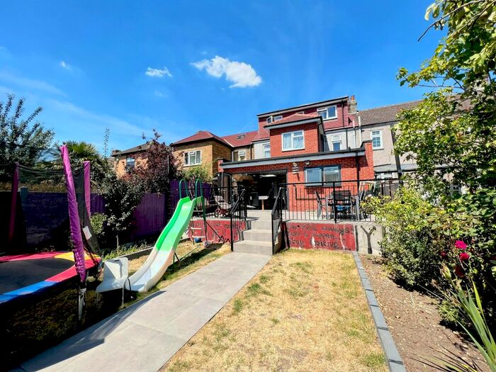 5 Bedroom Terraced House To Rent In Grasmere Gardens, Ilford, Essex, IG4