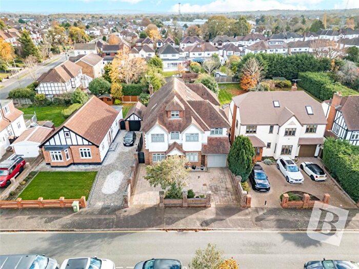 6 Bedroom Detached House For Sale In Grosvenor Gardens, Upminster, RM14