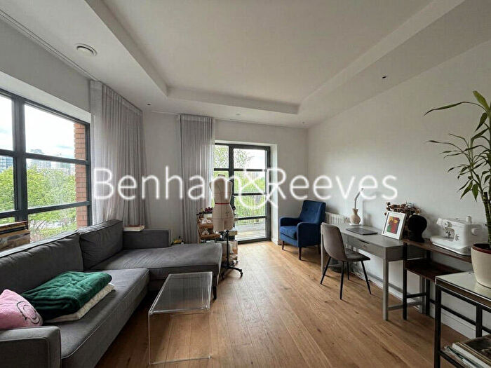 2 Bedroom Apartment To Rent In Lyell Street, Canary Wharf, E14