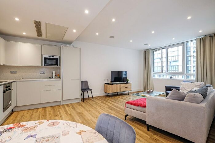 2 Bedroom Flat To Rent In Praed Street, London, W2
