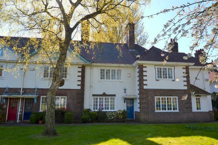 Terraced House To Rent In The Ginnel, Port Sunlight, Wirral, CH62