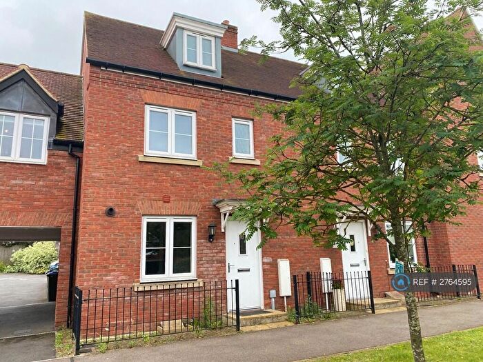 3 Bedroom Semi Detached House To Rent In Needlepin Way, Buckingham, MK18