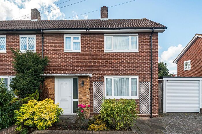 2 Bedroom End Of Terrace House For Sale In Cranbrook Close, Bromley, BR2