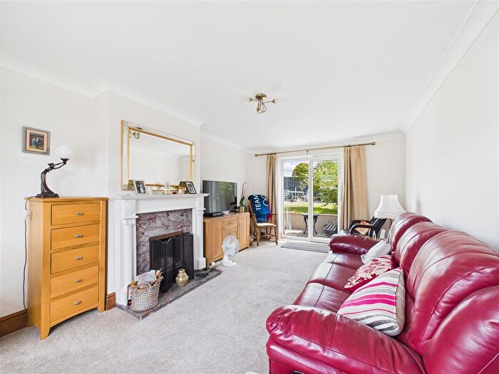 4 Bedroom End Of Terrace House For Sale In Beck Road, Everthorpe, HU15