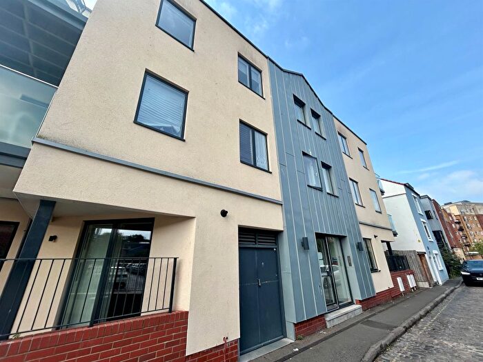 3 Bedroom Flat For Sale In Stillhouse Lane, Bristol, BS3