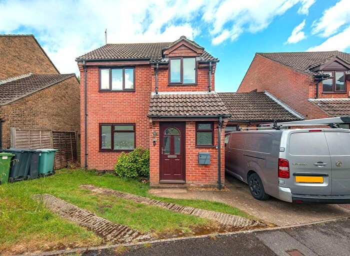 3 Bedroom Semi-Detached House To Rent In The Yews, Waterlooville, PO8