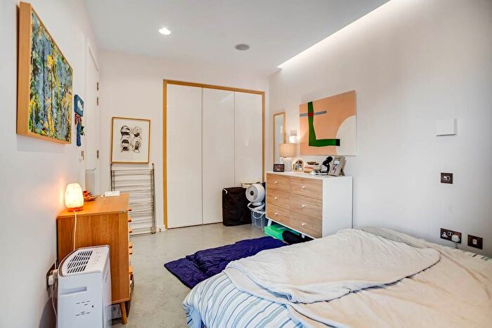 1 Bedroom Flat To Rent In Helmsley Street, London, E8