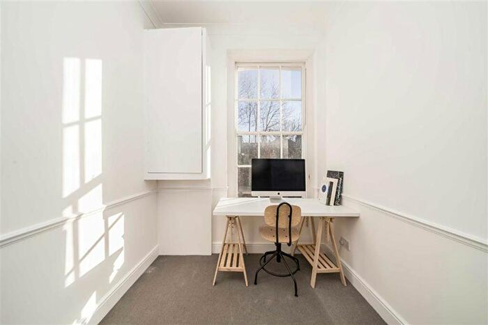2 Bedroom Flat For Sale In Kennington Park Road, Kennington, SE11