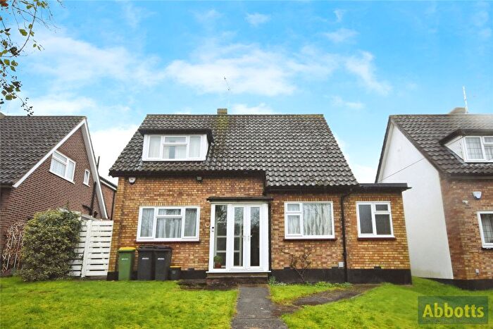 3 Bedroom Bungalow For Sale In Crown Hill, Rayleigh, Essex, SS6