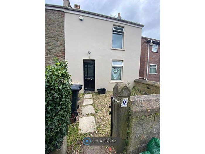 5 Bedroom Semi-Detached House To Rent In Poplar Place, Bristol, BS16