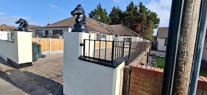 6 Bedroom Semi-Detached Bungalow For Sale In Clwyd Park, Kinmel Bay, Rhyl, LL18