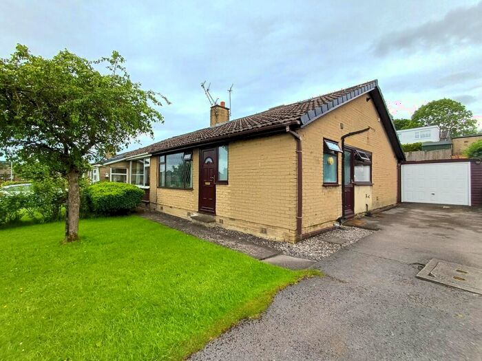 2 Bedroom Semi-Detached Bungalow For Sale In Farndale Road, Bradford, BD15