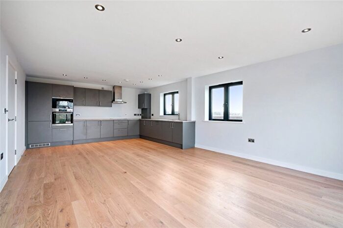 2 Bedroom Flat To Rent In Alexandra Road, Epsom, Surrey, KT17