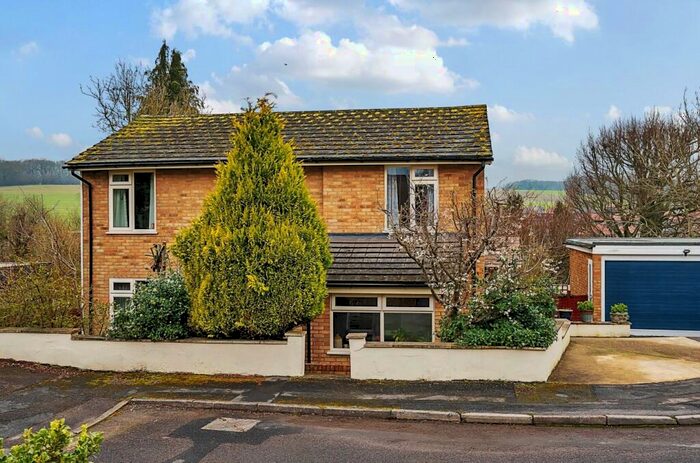 4 Bedroom Detached House To Rent In Osborne Close, Alton, Hampshire, GU34