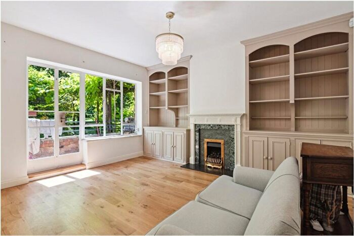 3 Bedroom Flat To Rent In Bolingbroke Grove, London, SW11