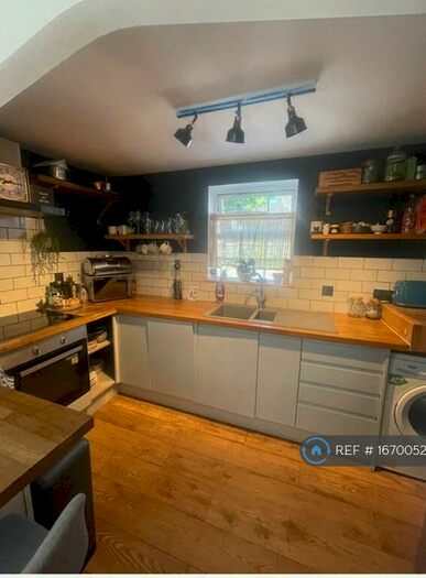 2 Bedroom Flat To Rent In Ormonde Gardens, Newbury, RG14