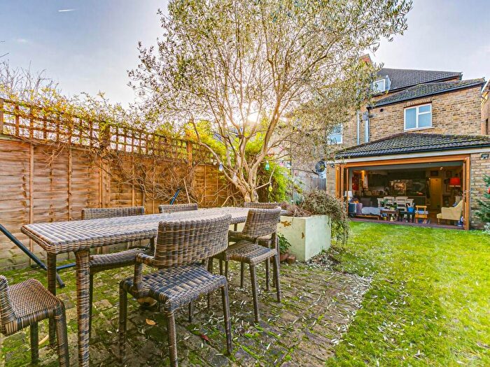 2 Bedroom Flat To Rent In Ormeley Road, London, SW12