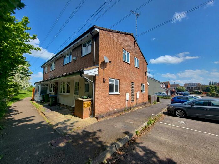 2 Bedroom Semi-Detached House To Rent In Miles End, Aylesbury, HP21