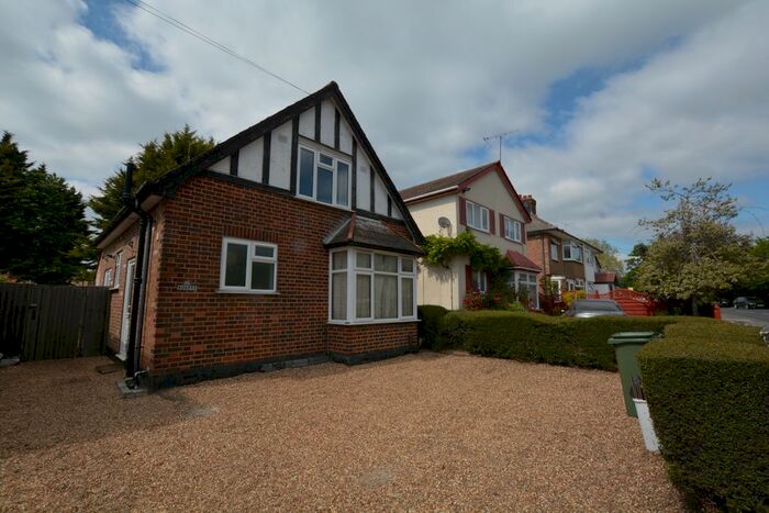 3 Bedroom Bungalow To Rent In Royal Lane, Uxbridge, UB8