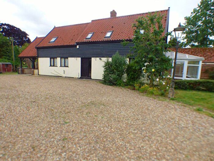 3 Bedroom Barn Conversion For Sale In Ipswich Road, NR15
