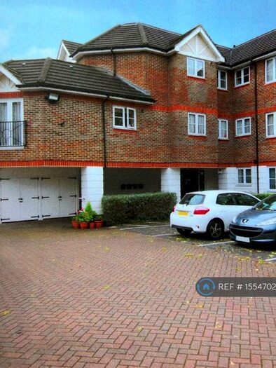 2 Bedroom Flat To Rent In Bartholomew Ct, Canons Park Edgware, HA8