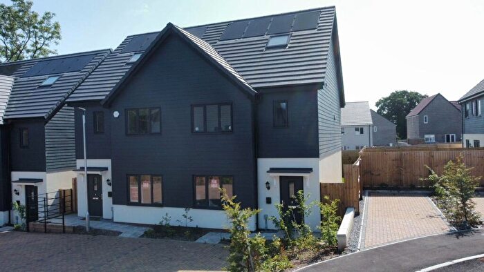 4 Bedroom Semi-Detached House For Sale In Steart Bushes, Cheddar, BS27