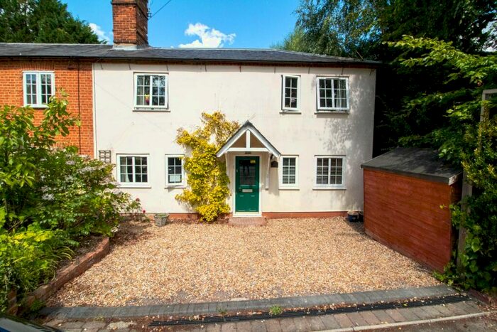 3 Bedroom Cottage To Rent In Elvetham Road, Fleet, GU51