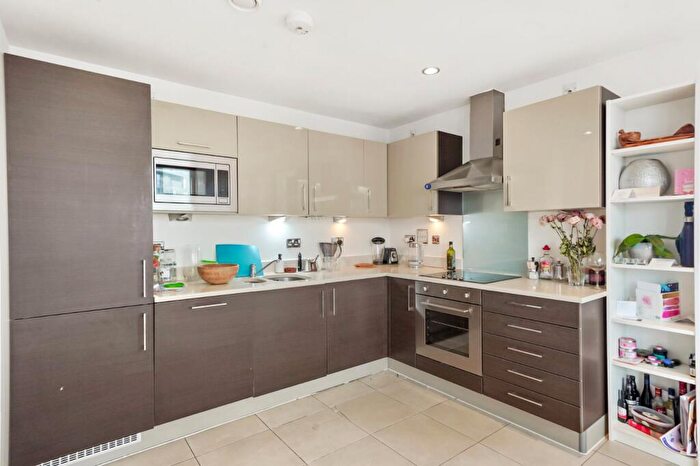 1 Bedroom Flat To Rent In Streamlight Tower, Province Square, E14
