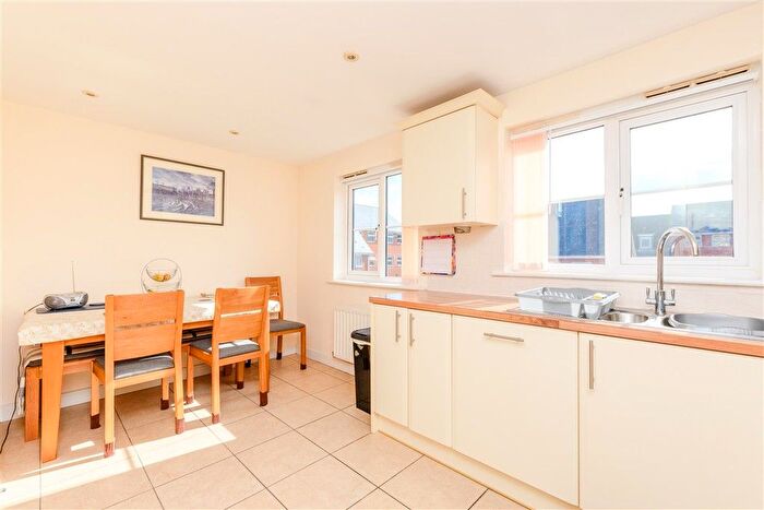 3 Bedroom Town House For Sale In St. Anne's Drive North, Redhill, Surrey, RH1