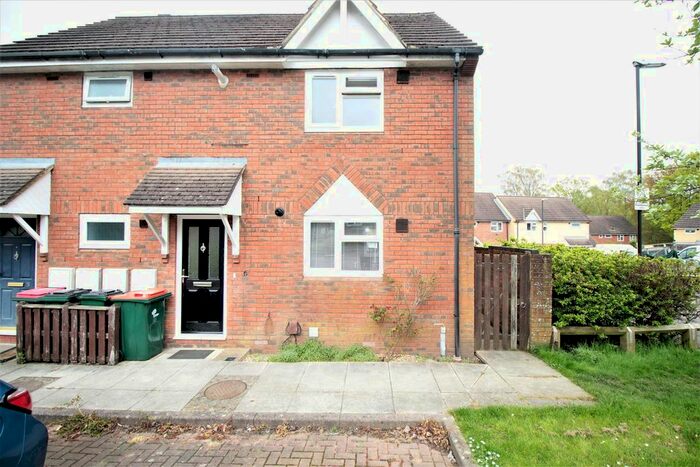 1 Bedroom Flat To Rent In Lowe Close, Crawley, RH11